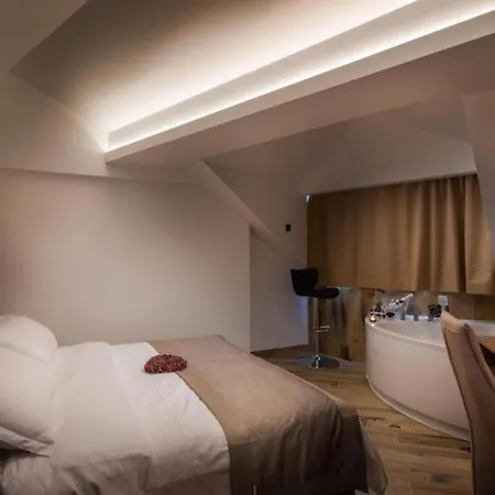 Apartment Top Rooms Split