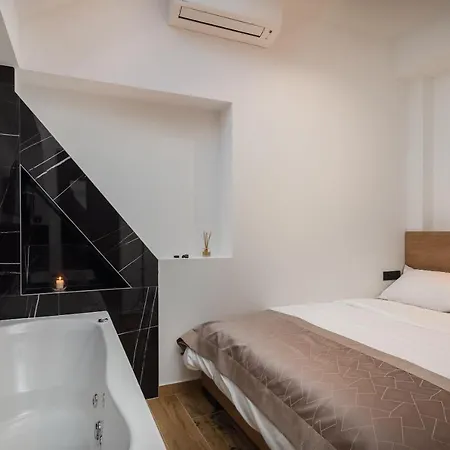 Top Rooms *