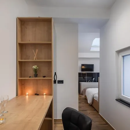 Top Rooms Apartman *