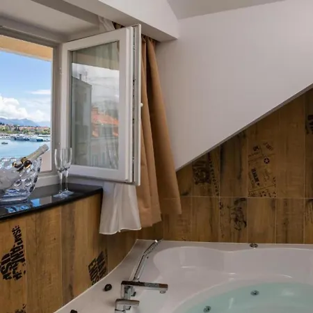 Top Rooms Apartman *