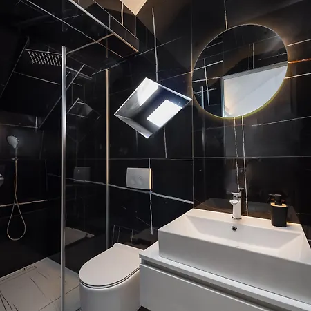 Apartment Top Rooms Split