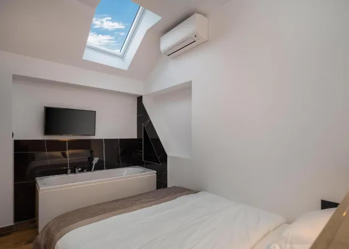 Top Rooms Apartment Split