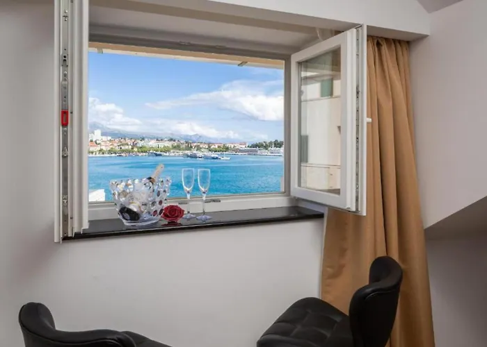 Apartment Top Rooms *