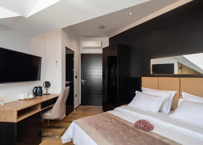 Apartment Top Rooms *