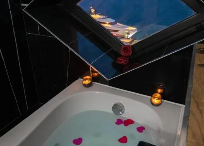 Apartment Top Rooms Split