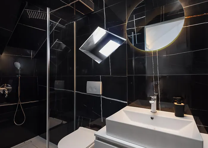 Apartment Top Rooms Split